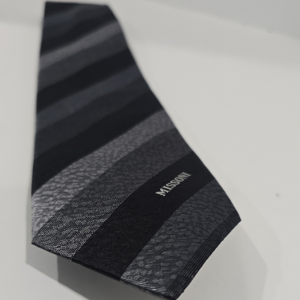 NWT ✅ MISSONI Luxury Italian Silk Tie Grey, Black, Silver Stripes ~ MU-U5577